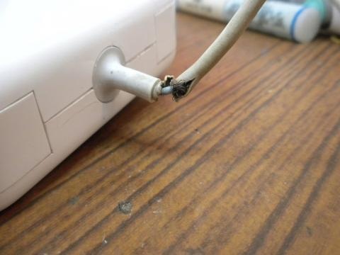 Nguyên nhân và cách sửa lỗi sạc pin macbook không vào điện - 4