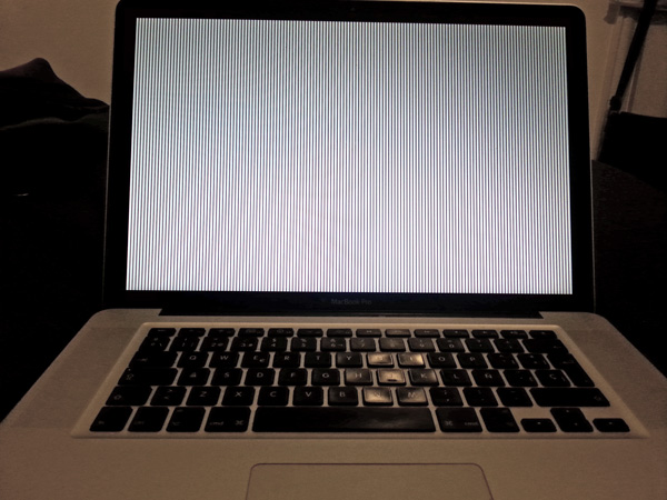 Sửa macbook bị sọc màn hình - 2