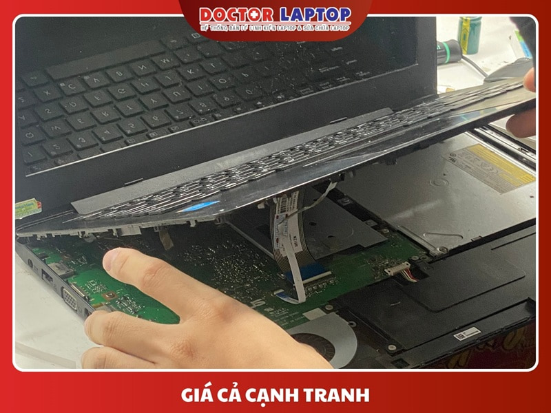 Thay bàn phím laptop dell - 11